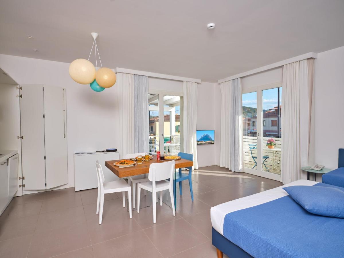 Felix Hotels - Hotel Residence Porto San Paolo ปอร์โตซานเปาโล ภายนอก รูปภาพ