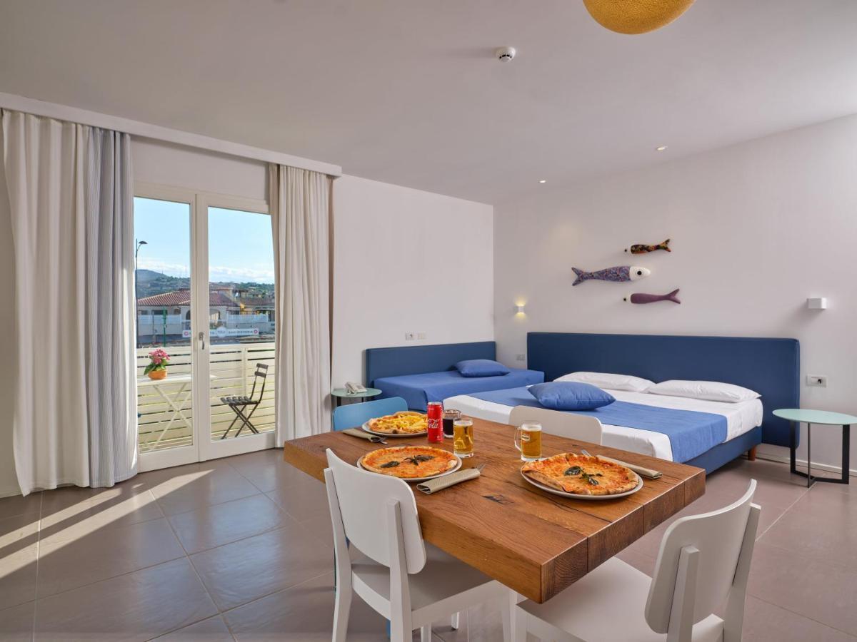 Felix Hotels - Hotel Residence Porto San Paolo ปอร์โตซานเปาโล ภายนอก รูปภาพ
