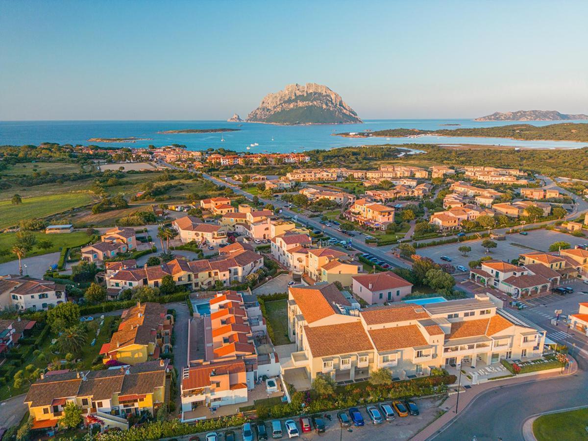 Felix Hotels - Hotel Residence Porto San Paolo ปอร์โตซานเปาโล ภายนอก รูปภาพ