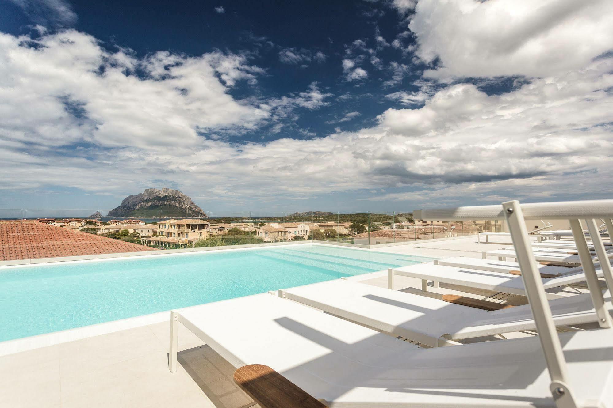 Felix Hotels - Hotel Residence Porto San Paolo ปอร์โตซานเปาโล ภายนอก รูปภาพ